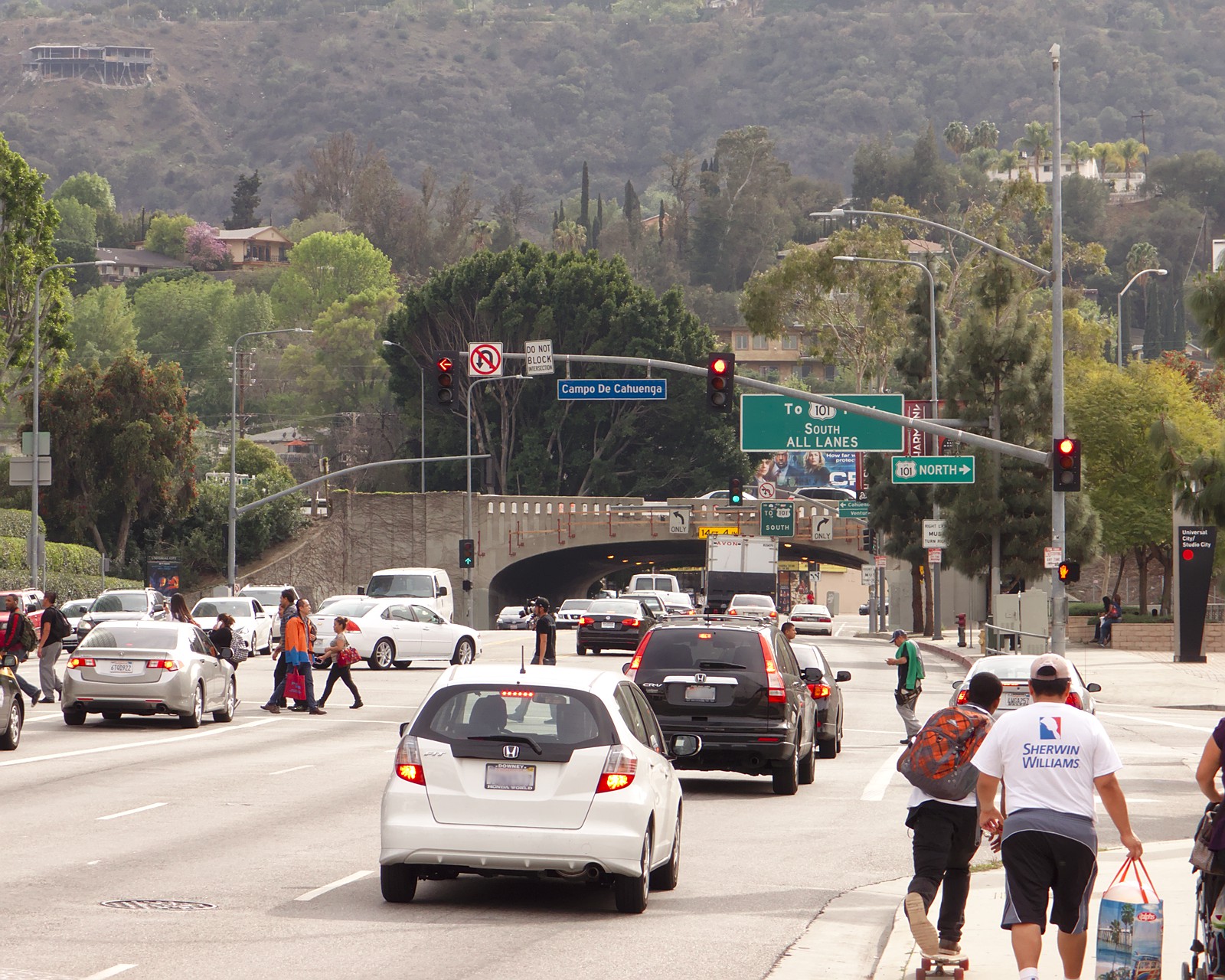 Studio City’s access to the 101, Cahuenga Pass and Universal City keeps it closely connected to the rest of Los Angeles. Traffic near Lankershim Boulevard, Campo de Cahuenga and the Hollywood Freeway near Studio City.