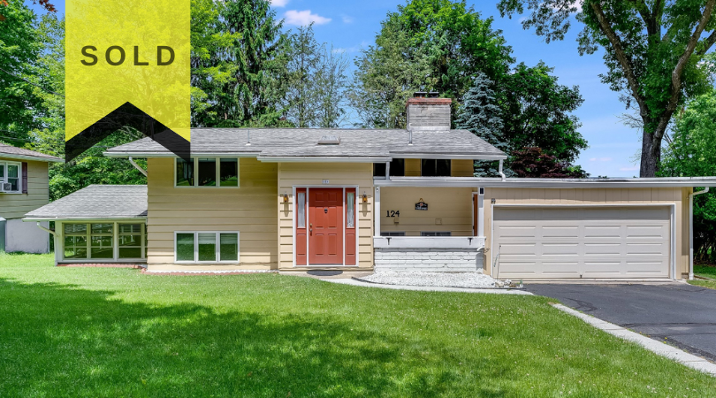 Alpine Section of Lake Mohawk, Split Level For Sale!