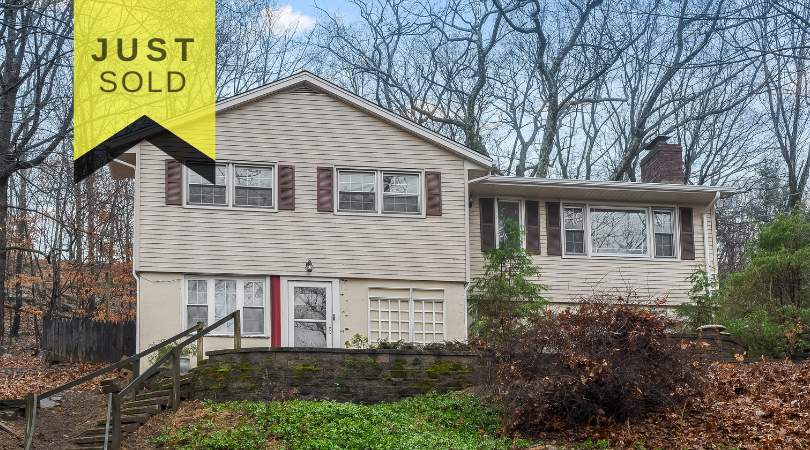 3 Bed/3 Bath with Seasonal Lake Views in Lake Mohawk