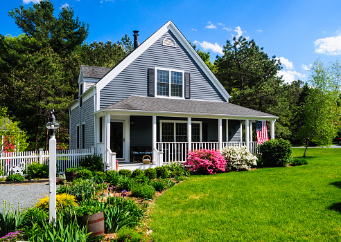 5 Reasons to Sell Your House in The Spring