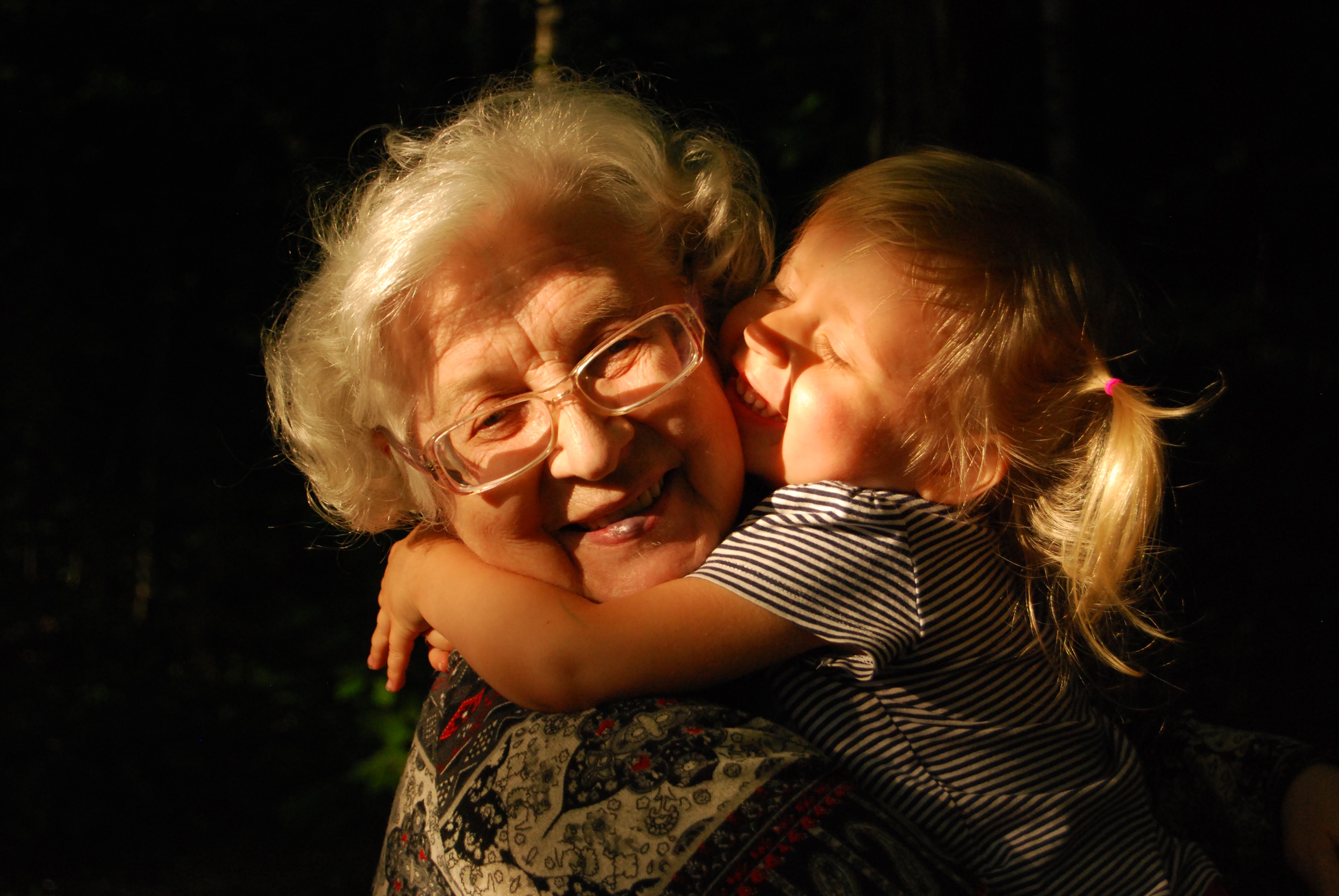 Why Are Grandparents Moving Closer to Their Grandchildren? Exploring a Heartwarming Trend
