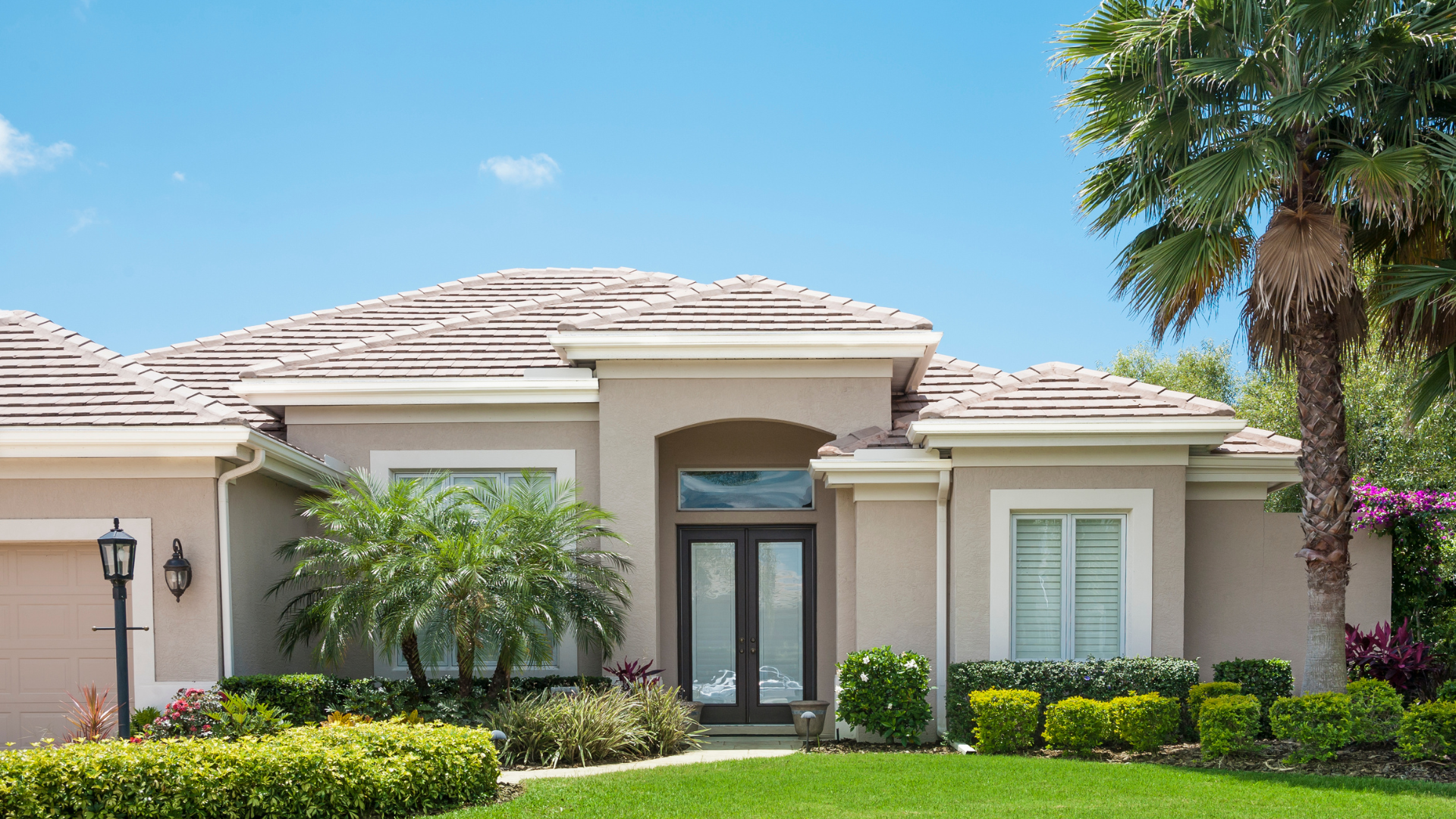 Keeping Cool in Style: Window Treatments and Light Control for Florida Homes
