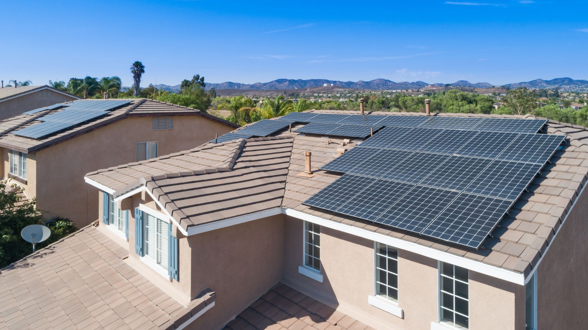Solar Savings on the Sand: Navigating Incentives for Renewable Energy in Treasure Coast Homes