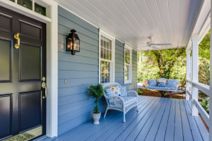 Plus Up Your Front Porch Décor