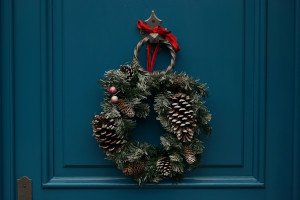 How to Decorate For The Holidays While Selling Your Home