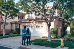 House Hunting in Different Seasons 