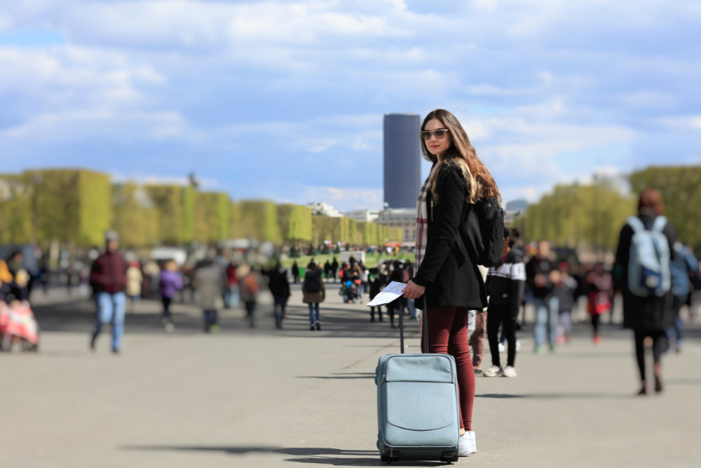 woman-travelling-to-find-home woman travelling to find home
