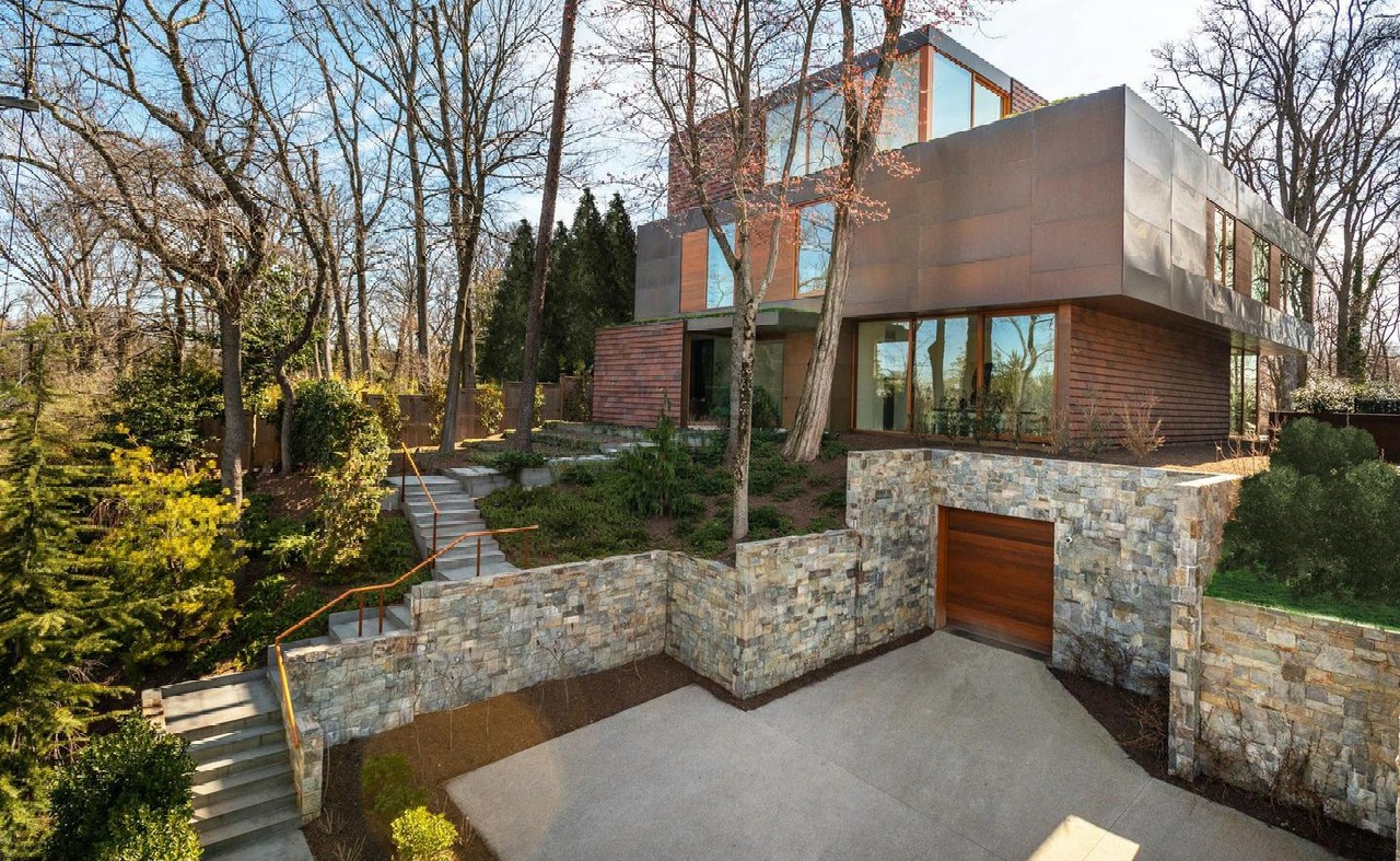 3131 Chain Bridge Rd NW