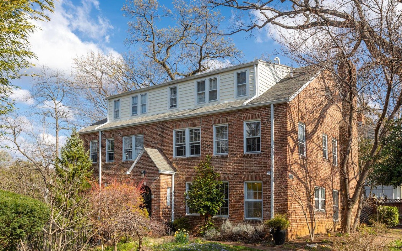 3434 Oakwood Ter NW