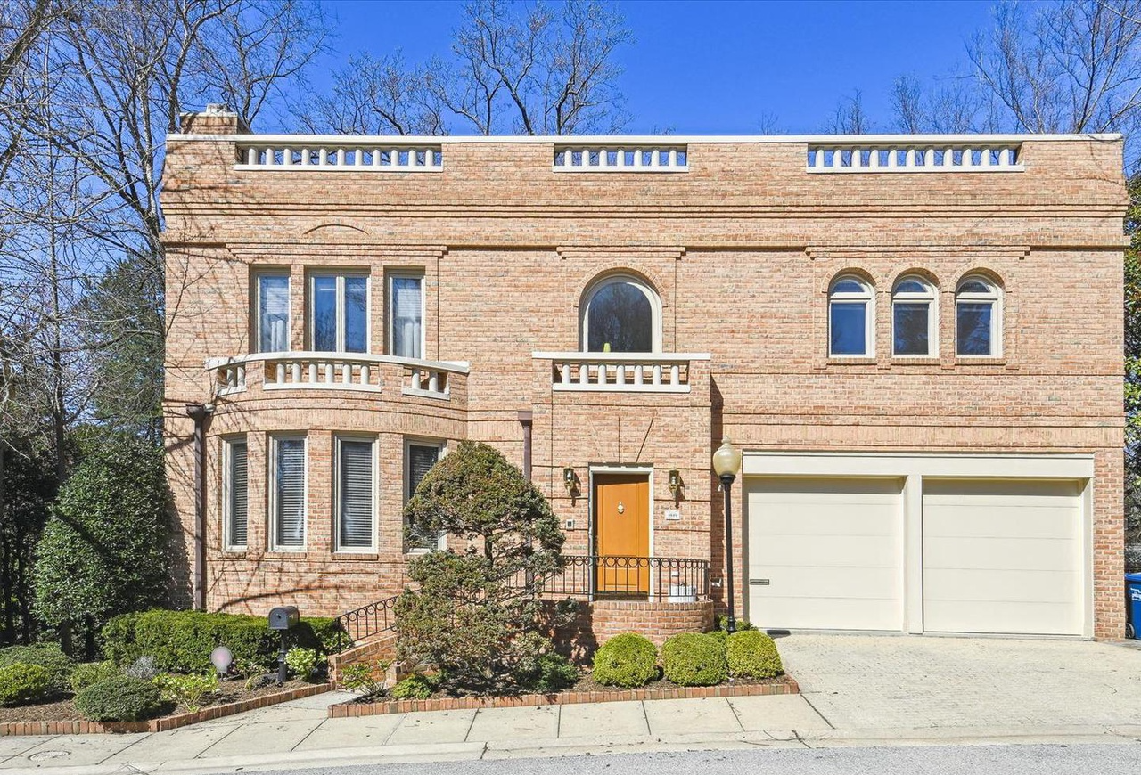 4606 Foxhall Crescents NW