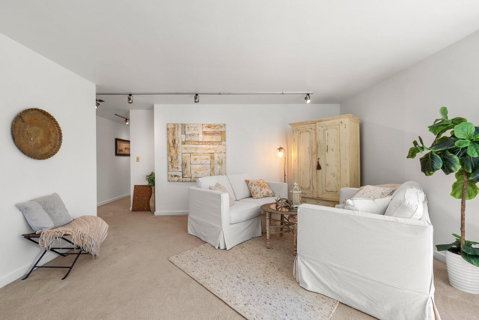 4th Floor Top Floor in the Treetops Light and Bright Living and Dining Room