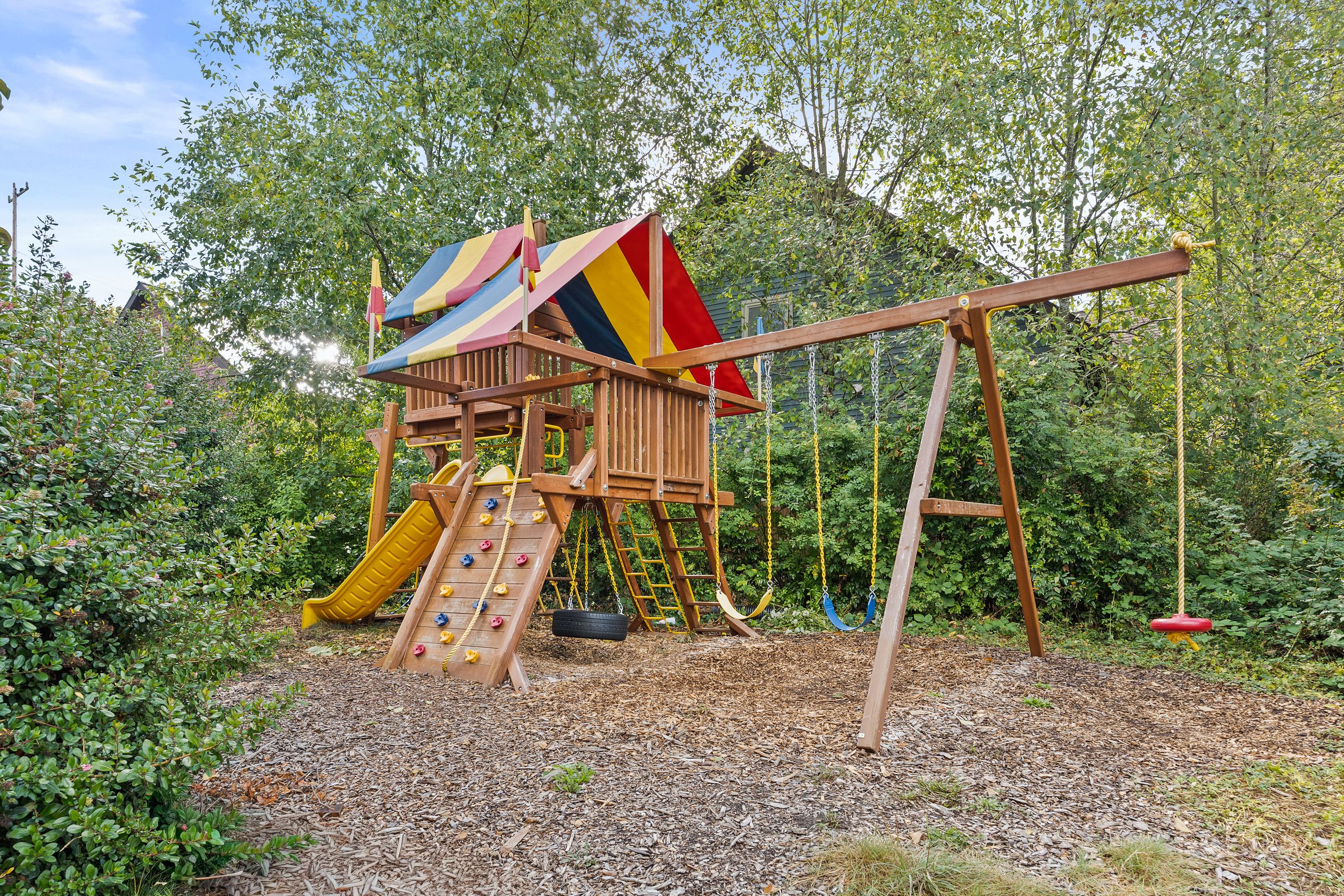 All ages are invited to West Emerald CoHousing One of many Seattle area cohousing communities