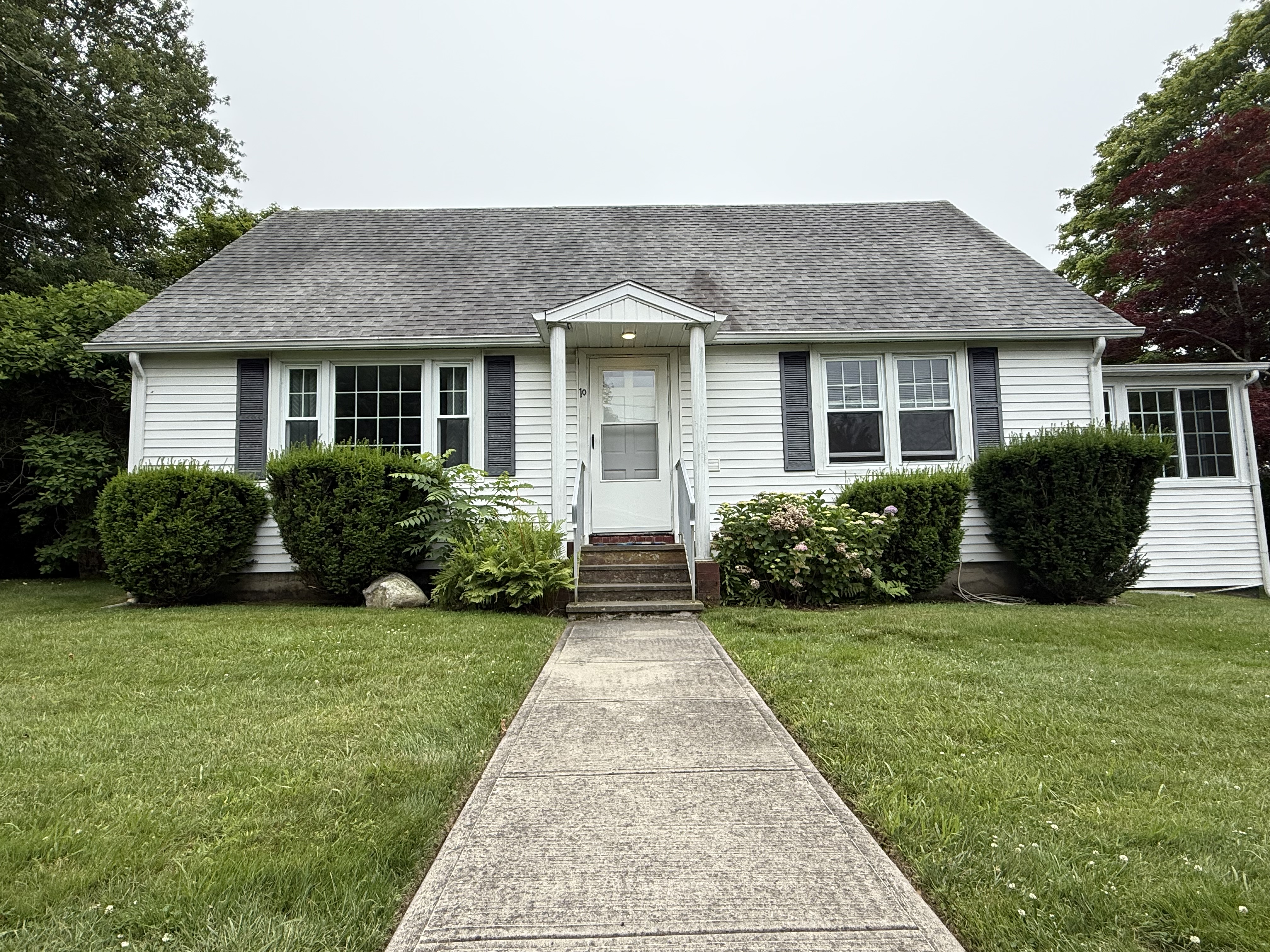 RENTED YEARLY  RENTAL  NARRAGANSETT, RI $3000 PER MONTH