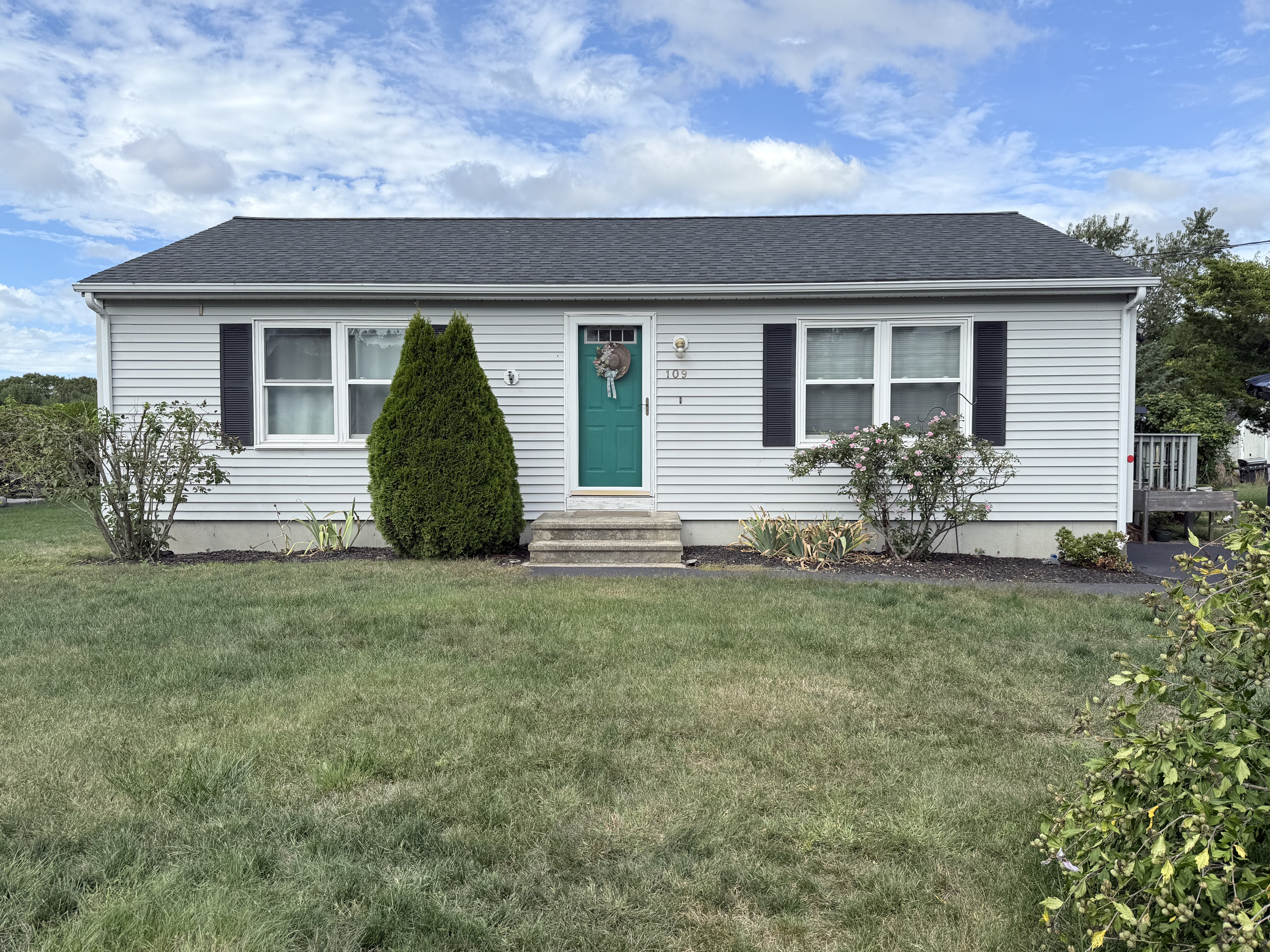 SOLD 109 GEORGE SCHAEFFER STREET, SOUTH KINGSTOWN, RI 02879 $475,000
