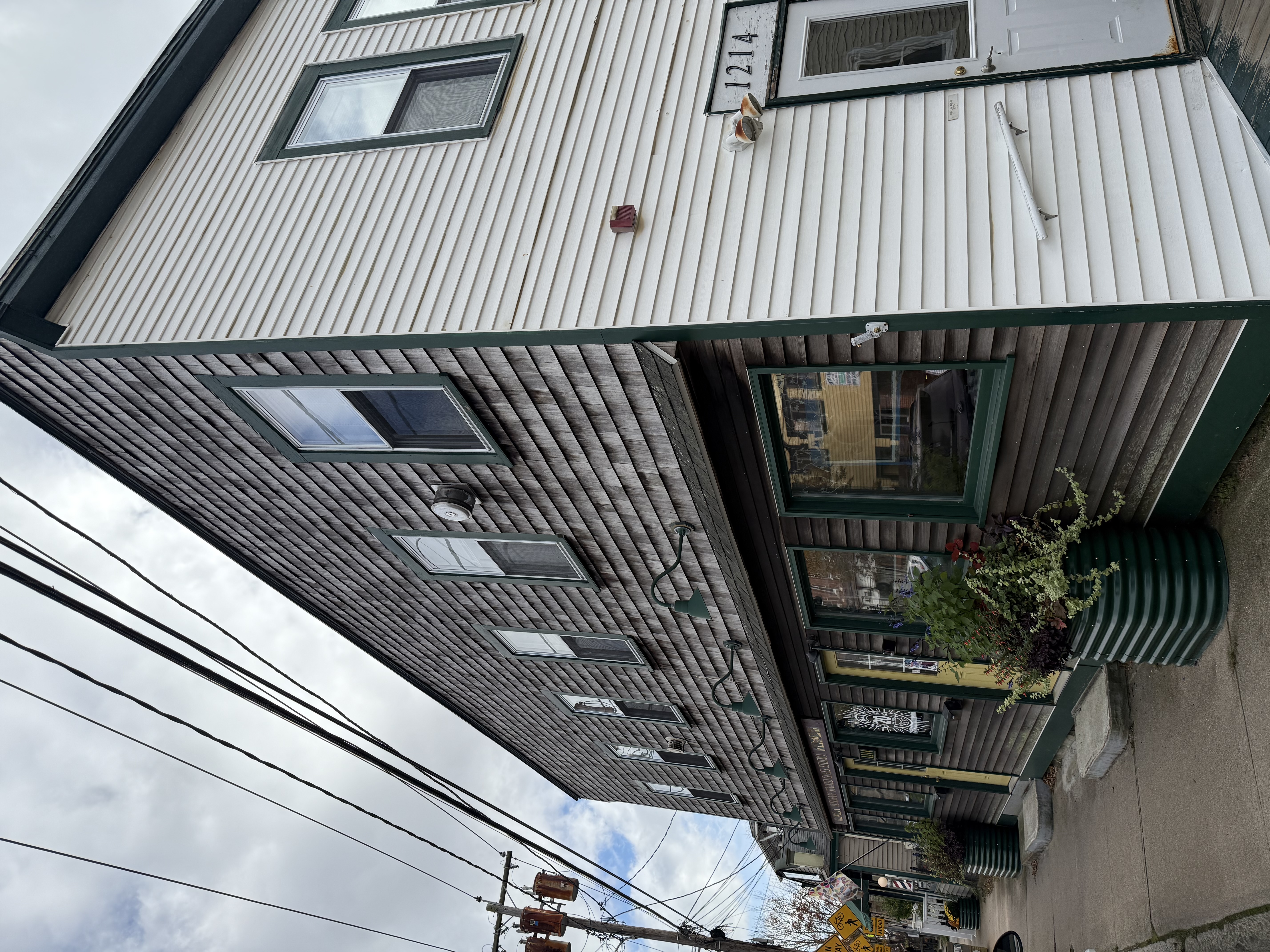 RENTED YEARLY APARTMENT RENTAL 1214 KINGSTOWN ROAD APT. C, SOUTH KINGSTOWN, RI 02879