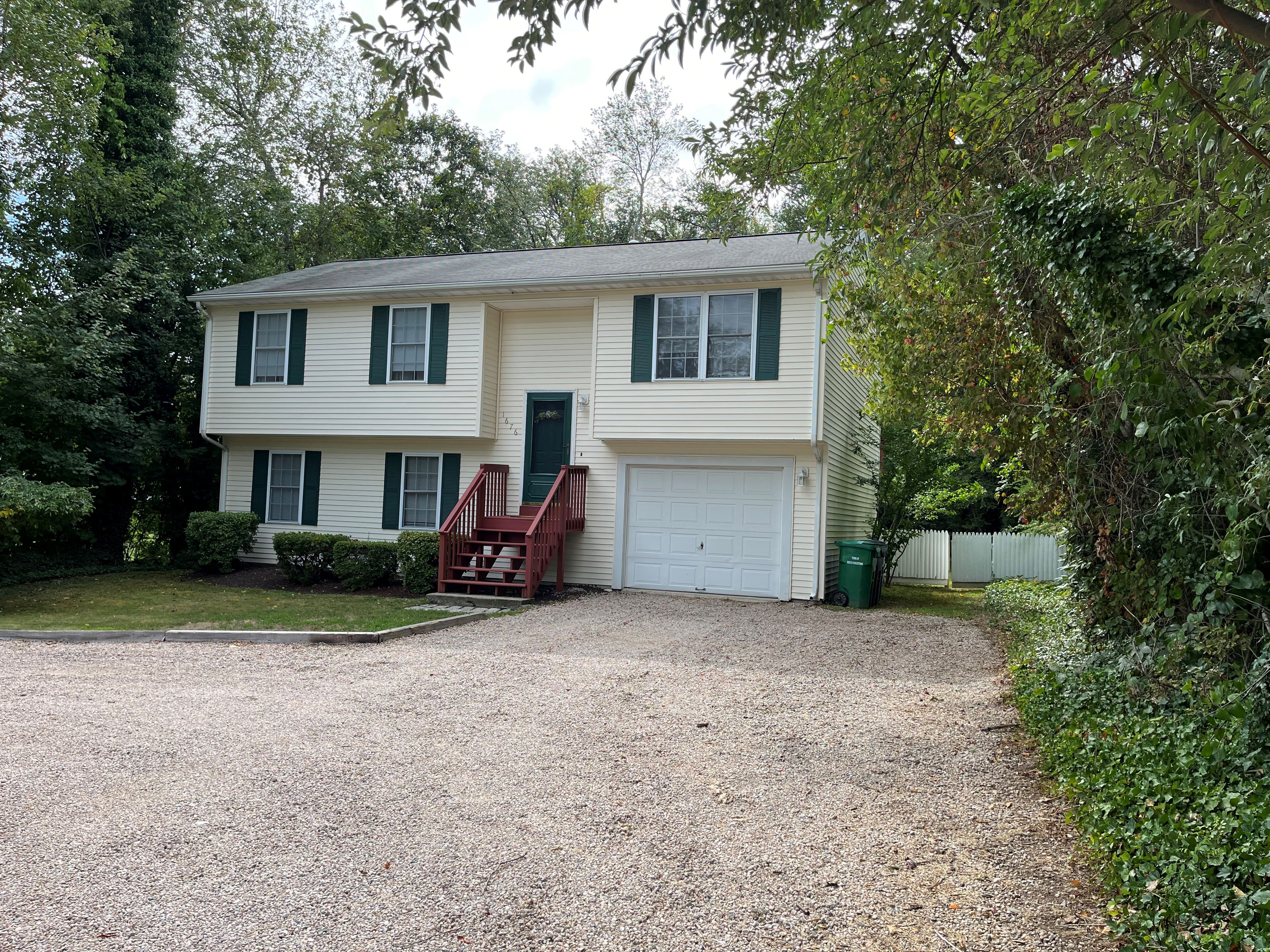 UNDER CONTRACT 1676 KINGSTOWN ROAD, SOUTH KINGSTOWN, RI 02879 $569,900