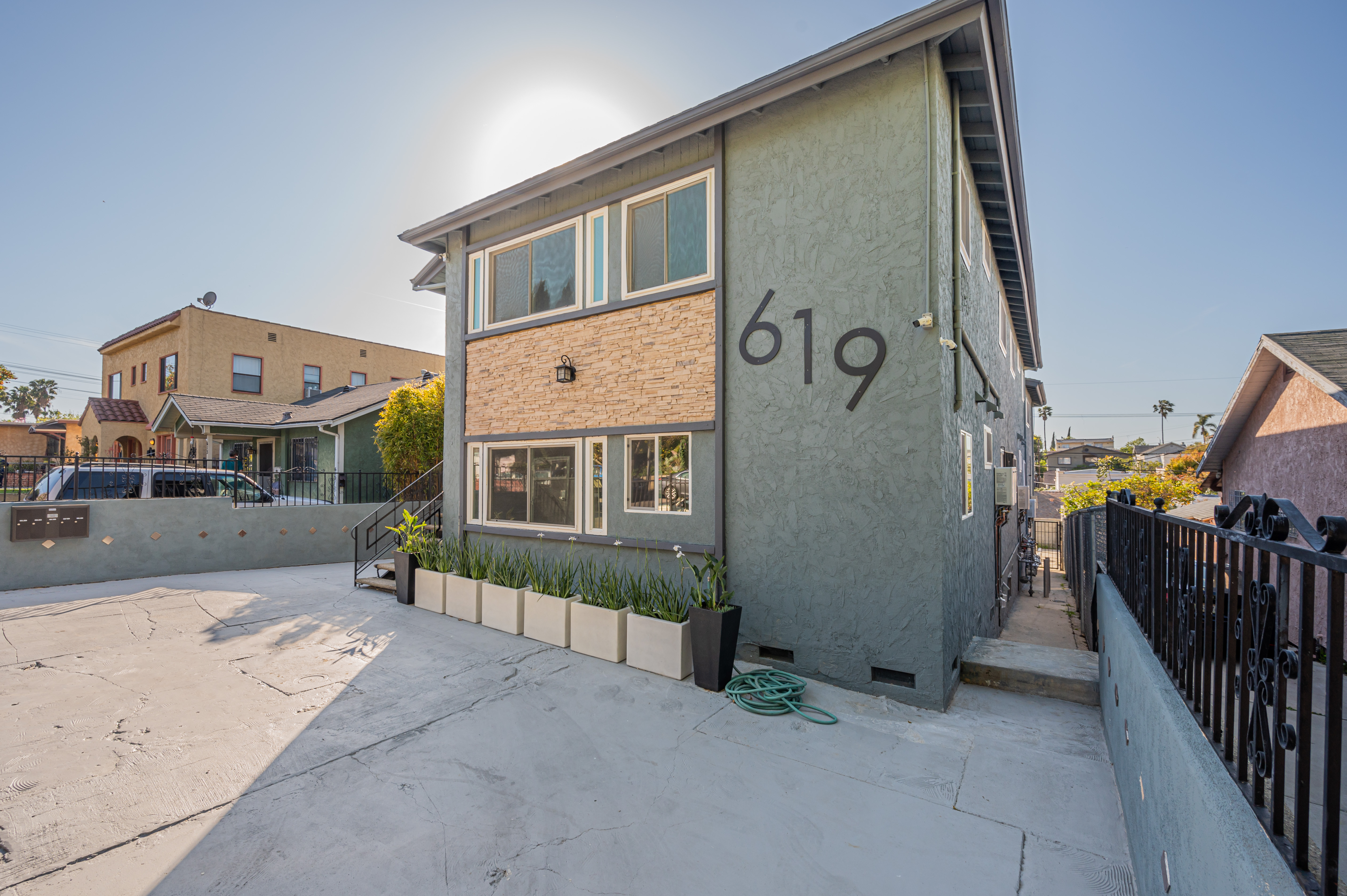 JUST LISTED: 6-unit turnkey apartment complex in Silver Lake!