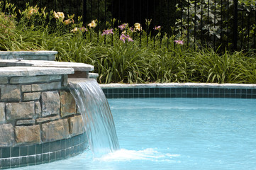 Swimming Pools: Alternatives To Chlorine
