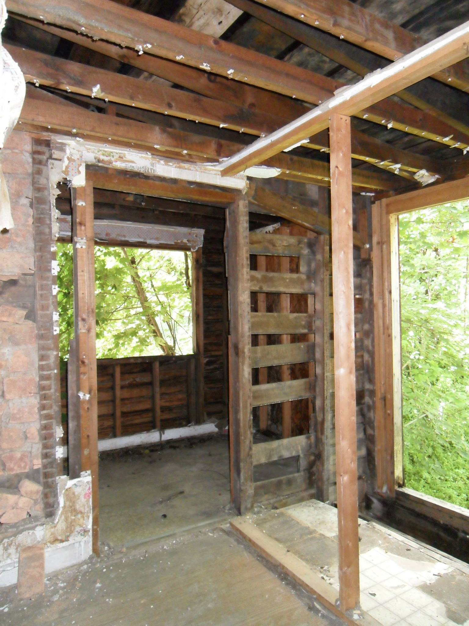 619 frederick st before renovation - bedroom