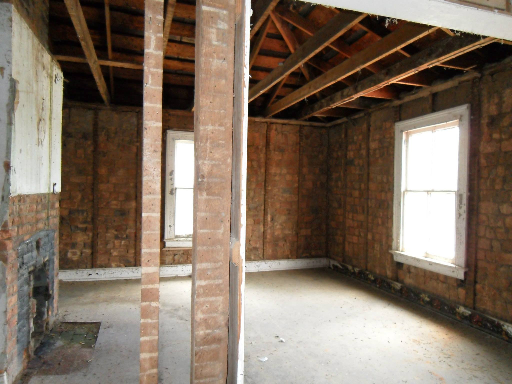 619 frederick st before renovation - bedroom