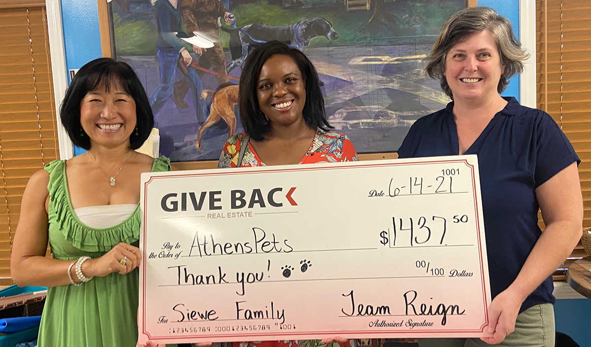 Cheri Cherry GIVES BACK to AthensPets