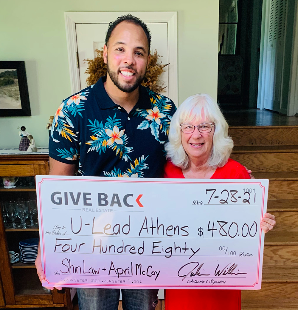 Julian Williams GIVES BACK to U-LEAD