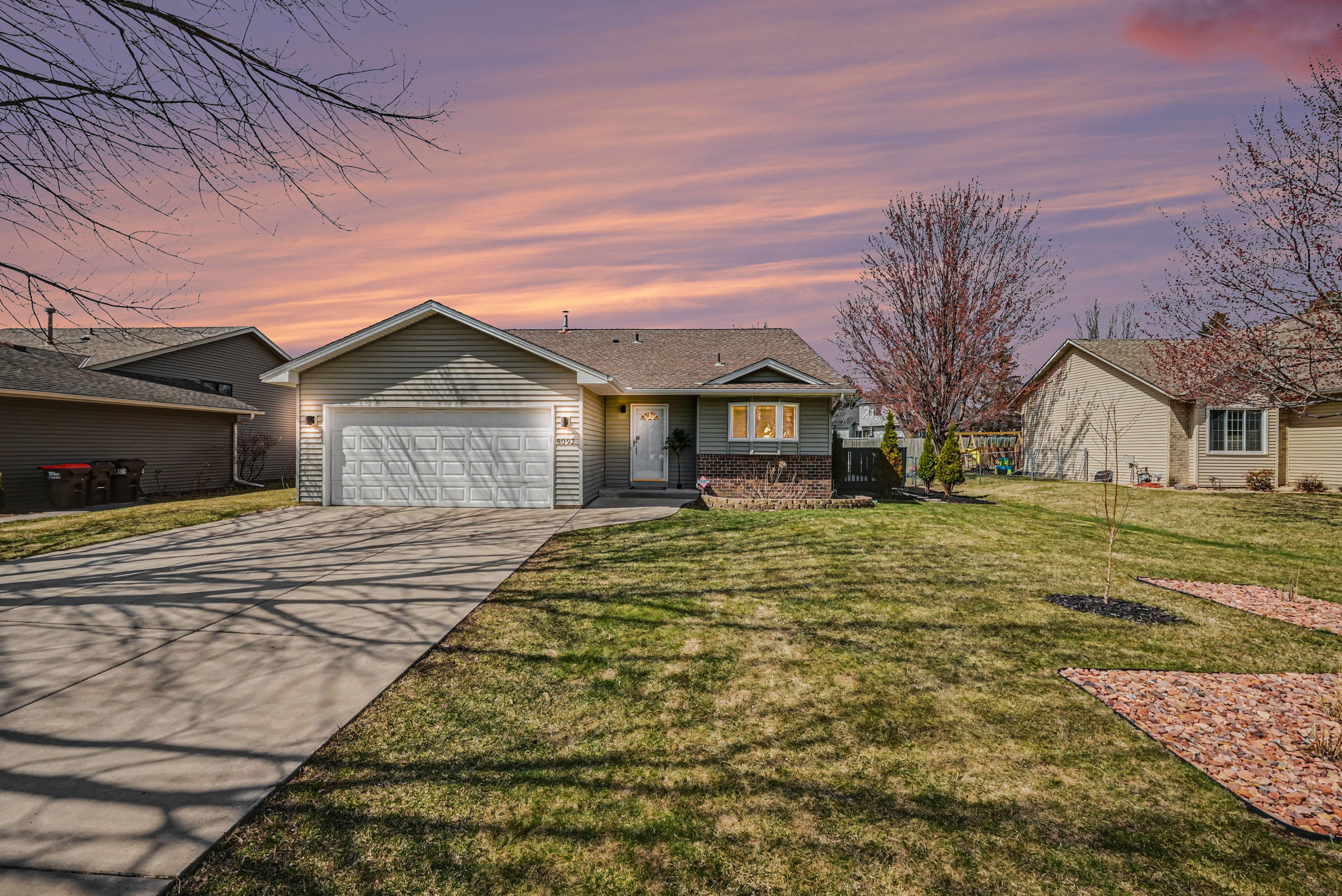 New on Market in Cottage Grove & OPEN HOUSE Saturday, April 11