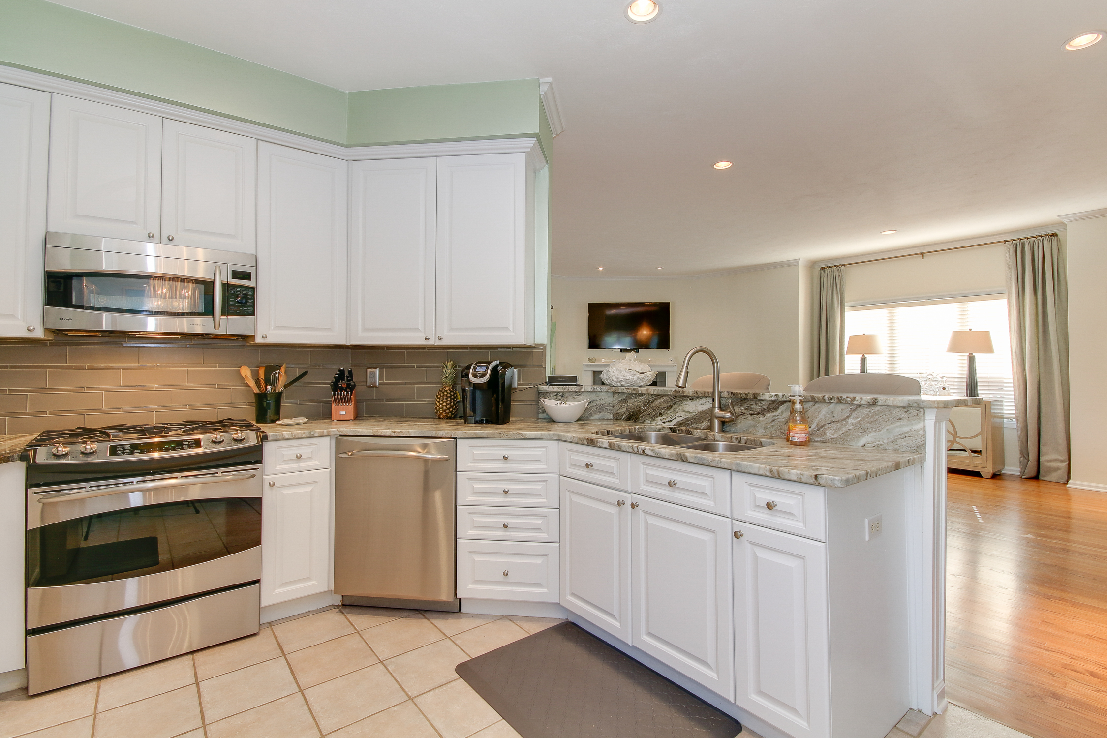 GOURMET KITCHEN