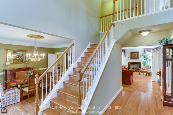 Vienna VA Luxury Homes - This well-maintained home for sale in Vienna radiates warmth and elegance.