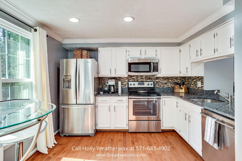 Reston VA Townhouse for Sale - The stunning kitchen of this Reston VA townhouse will let you cook with an outdoor view.