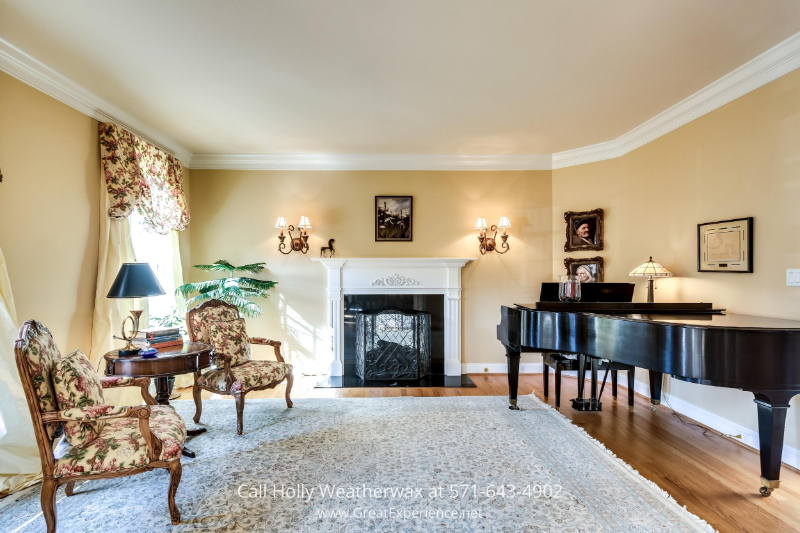 Great Falls VA Homes for Sale - Living Room