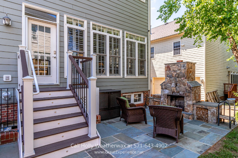 Oakton, VA Real Estate - Warm days and cozy nights in this backyard will be relaxing. 