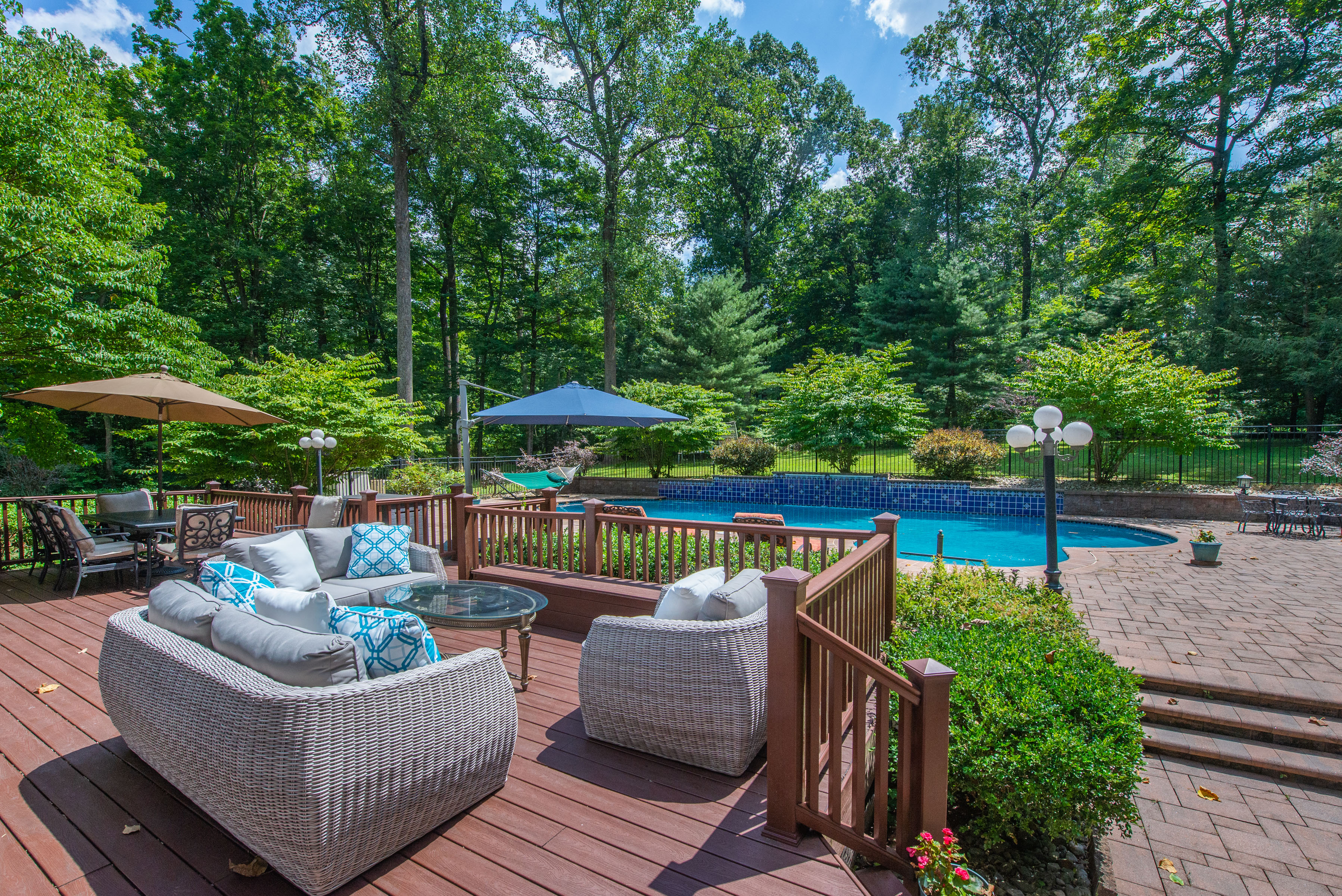 North American Luxury Review