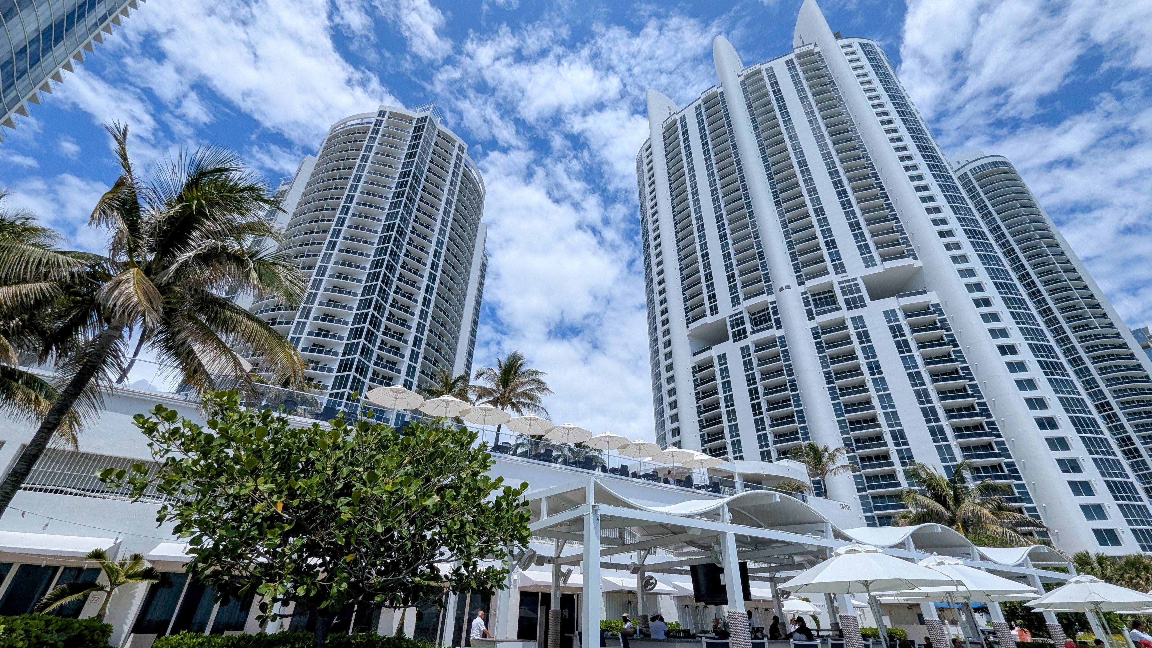 Fernando entrega otro Trump Palace! Video.