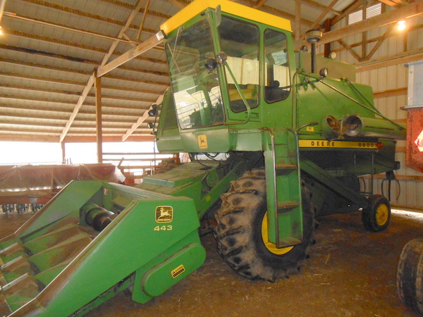 John Deere 6600 Diesel Combine