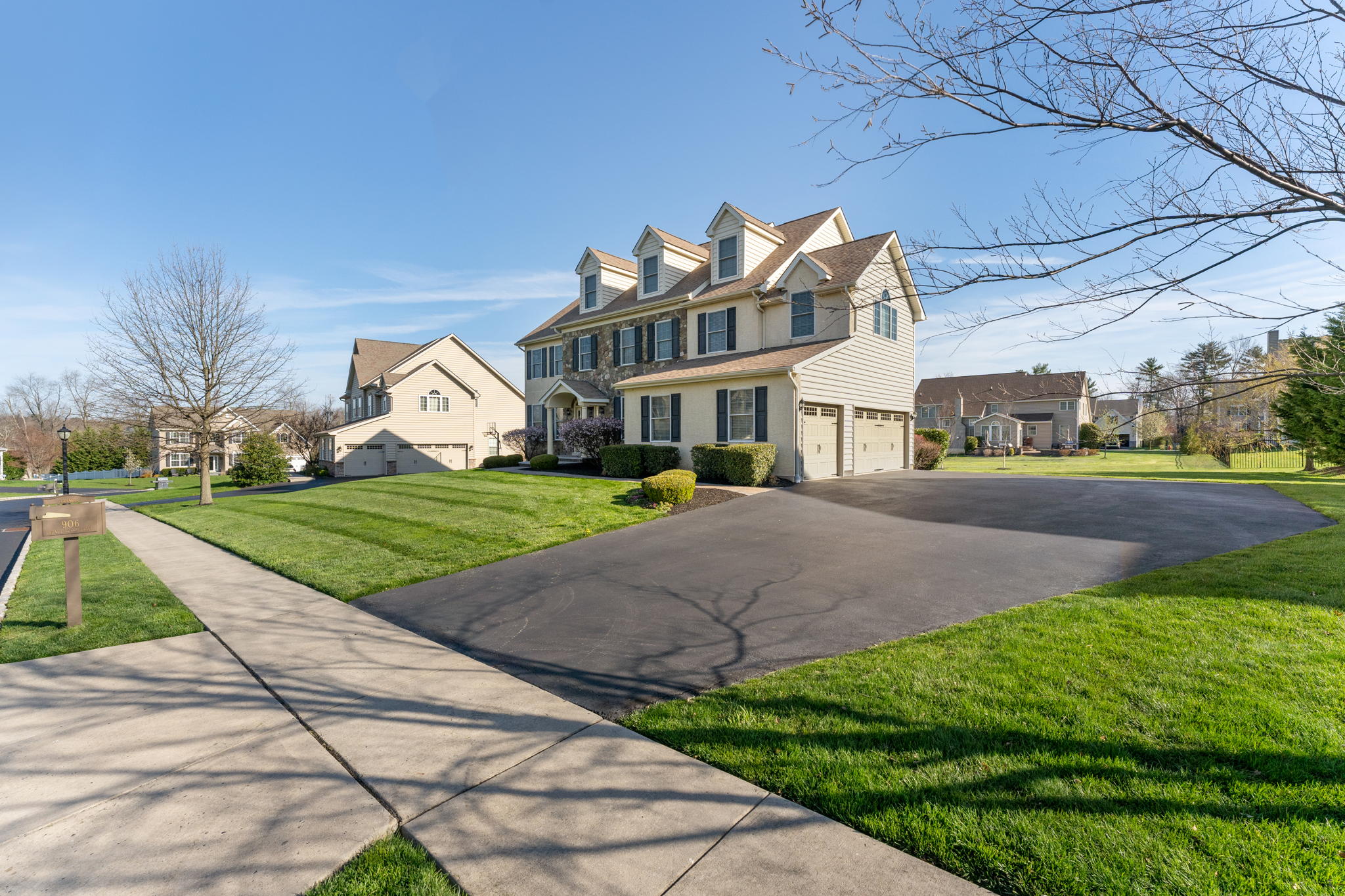 906 HEATHERWOOD DRIVE EAST NORRITON