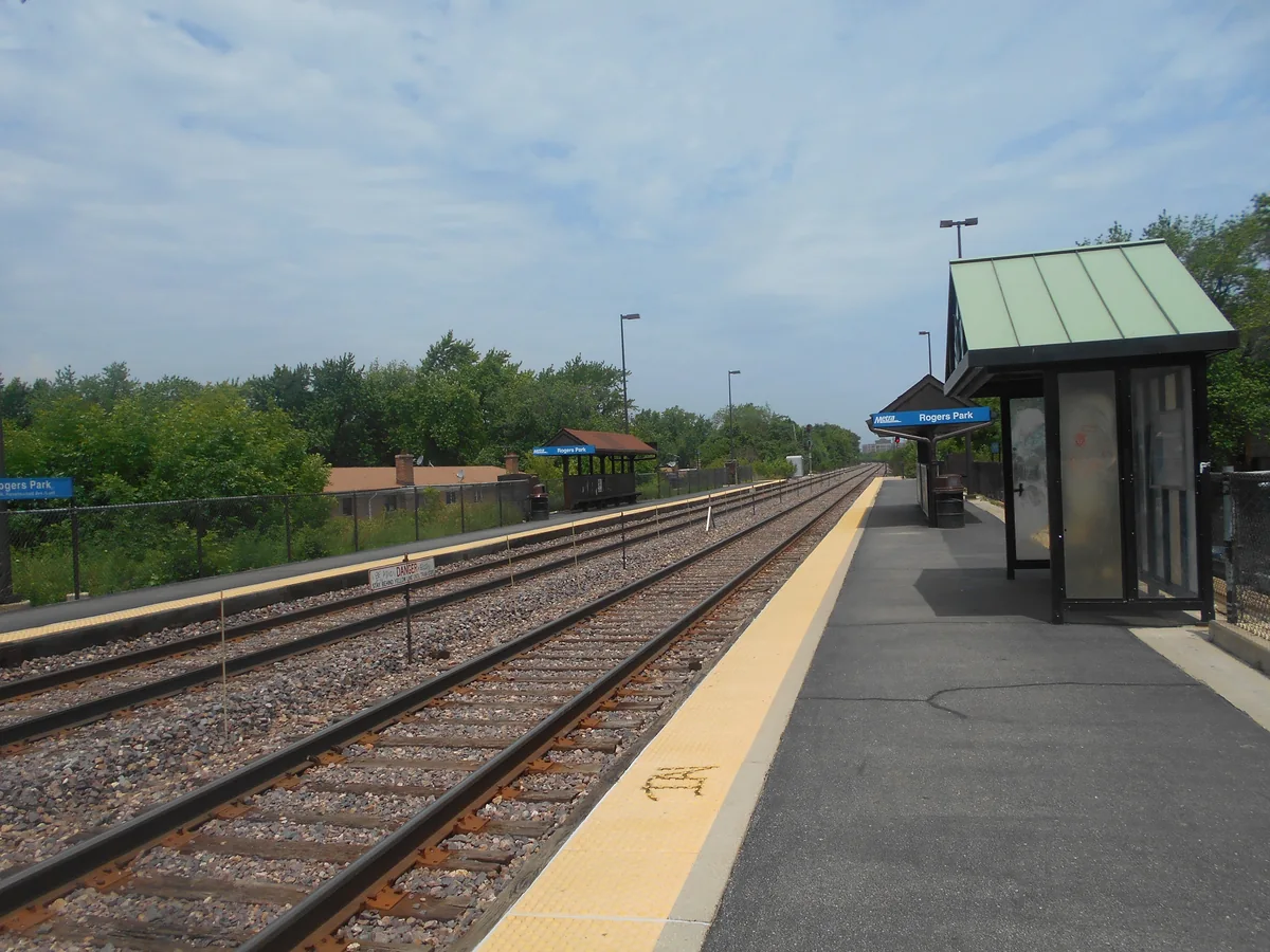 Platform, shelter and tracks at the Metra Rogers Park station on the Union Pacific North Line in Chicago