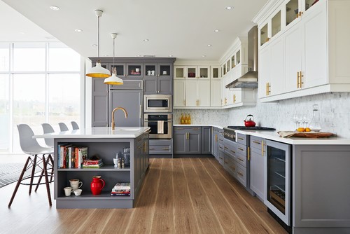 Two toned kitchen cabinets