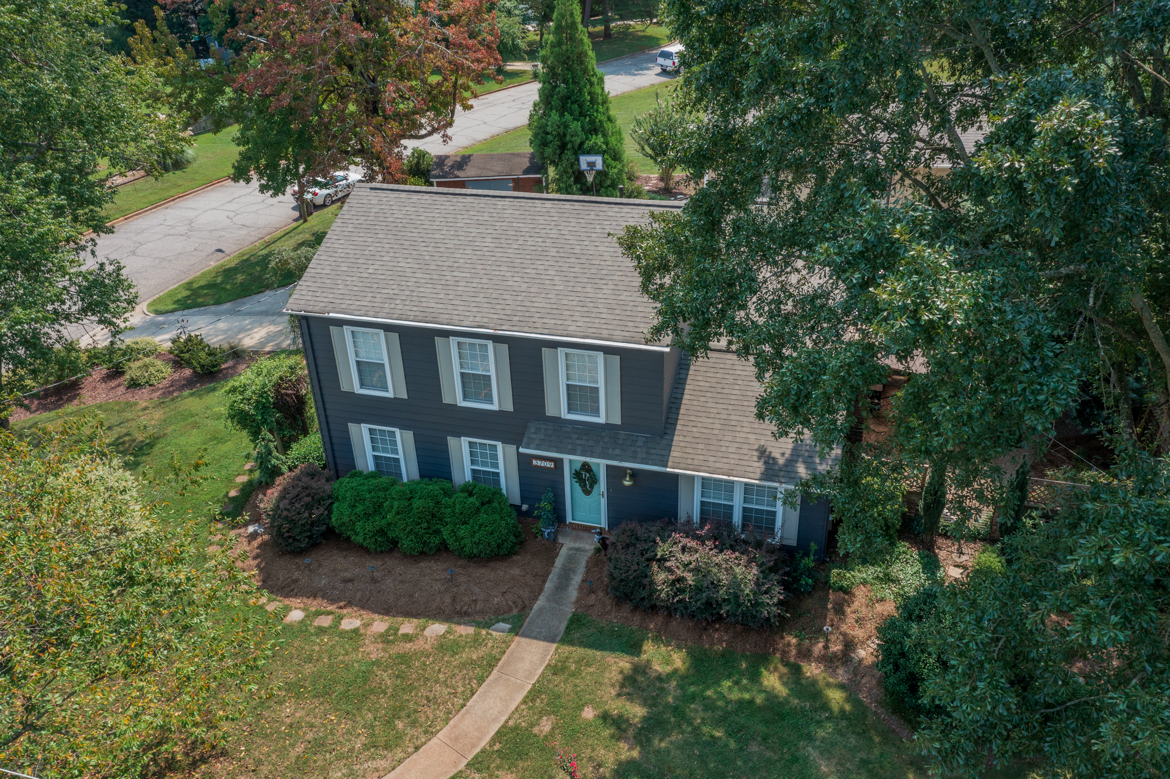 Why Selling Your House with a Real Estate Professional Is Essential