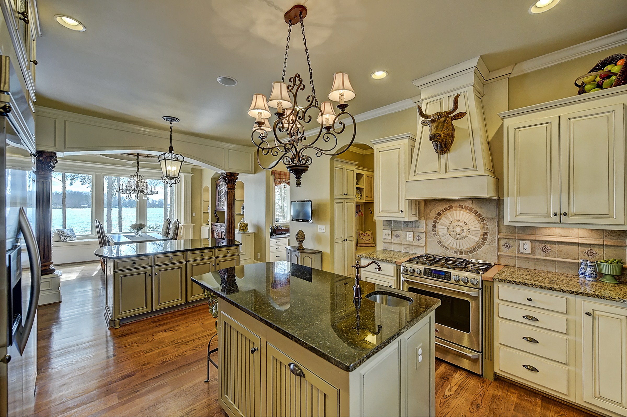 Exquisite Waterfront Estate On The Beautiful Shores Of Lake Norman