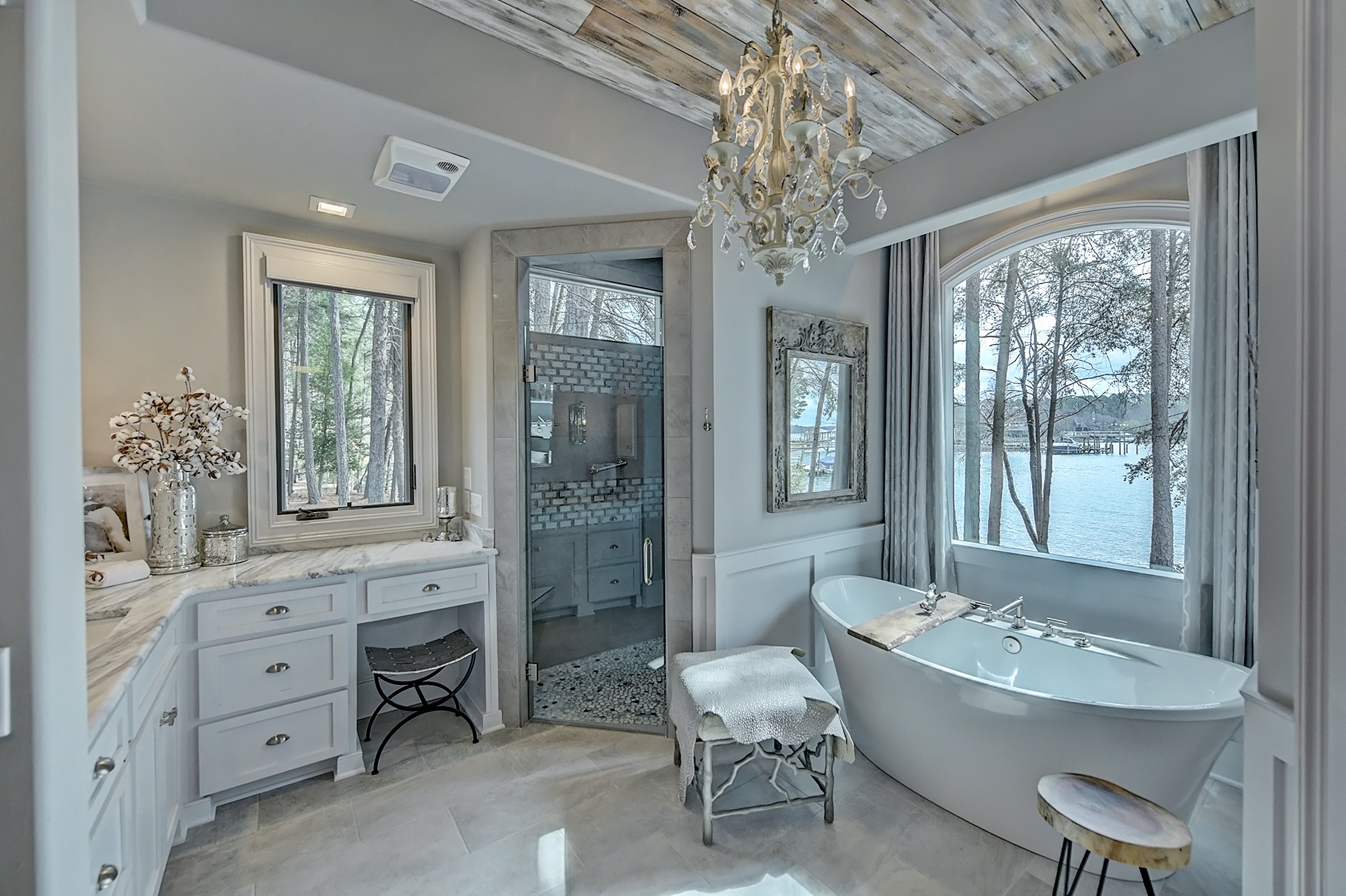 Exquisite Waterfront Estate On The Beautiful Shores Of Lake Norman