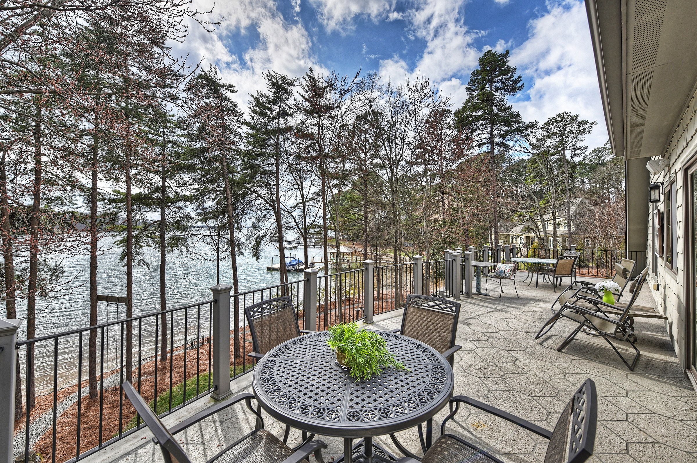 Exquisite Waterfront Estate On The Beautiful Shores Of Lake Norman